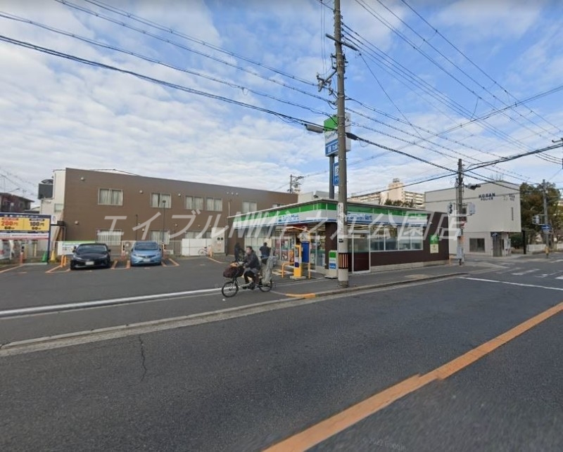 コンビニ　ファミリーマート中加賀屋二丁目店（コンビニ）まで328m