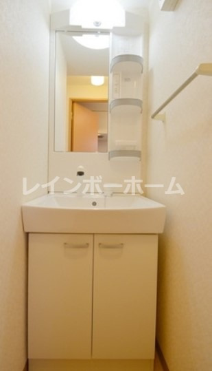 洗面設備　朝の身支度には欠かせない独立洗面化粧台