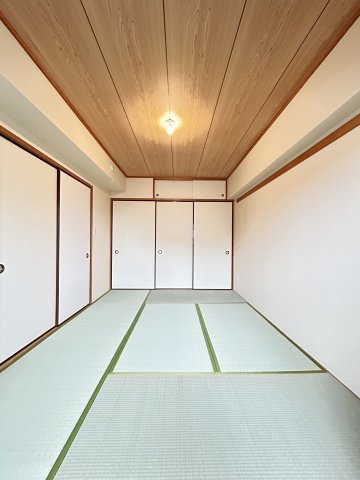 居室・リビング　和室ならではの温かな和の空間で寛ぎの時間を過ごせます