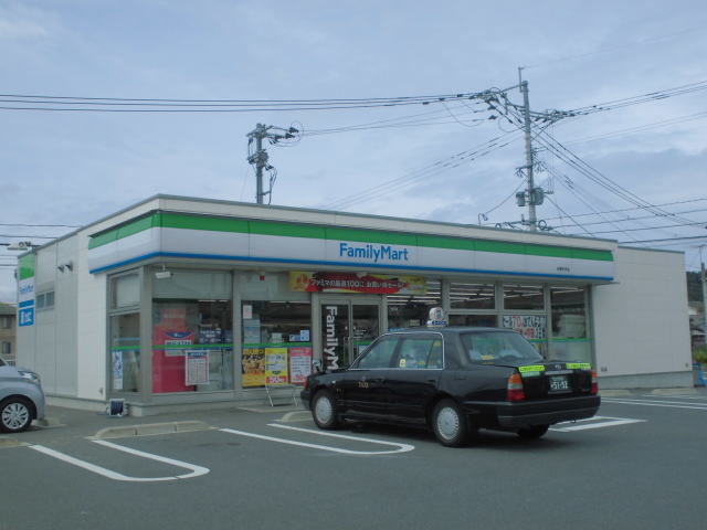 コンビニ　ファミリーマート 水巻中央店（コンビニ）まで452m
