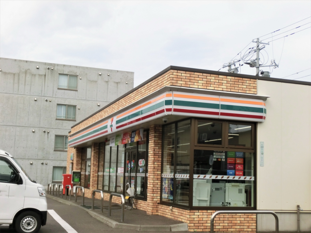 コンビニ　セブンイレブン 札幌北33条店（コンビニ）まで692m