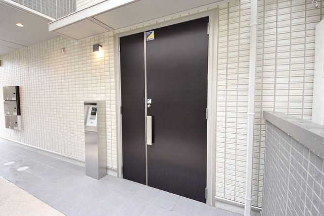 エントランス　オートロック付き