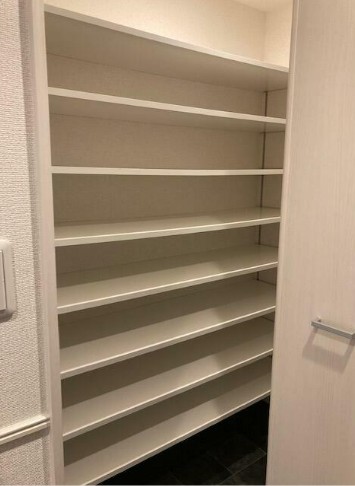 玄関　※別部屋参考写真です