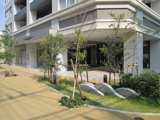 その他　緑あふれるエントランス