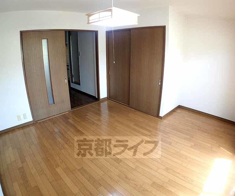 居室・リビング　キレイなフローリングのお部屋です