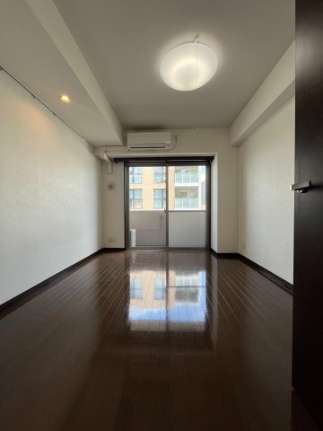 居室・リビング　※別部屋の参考写真です。