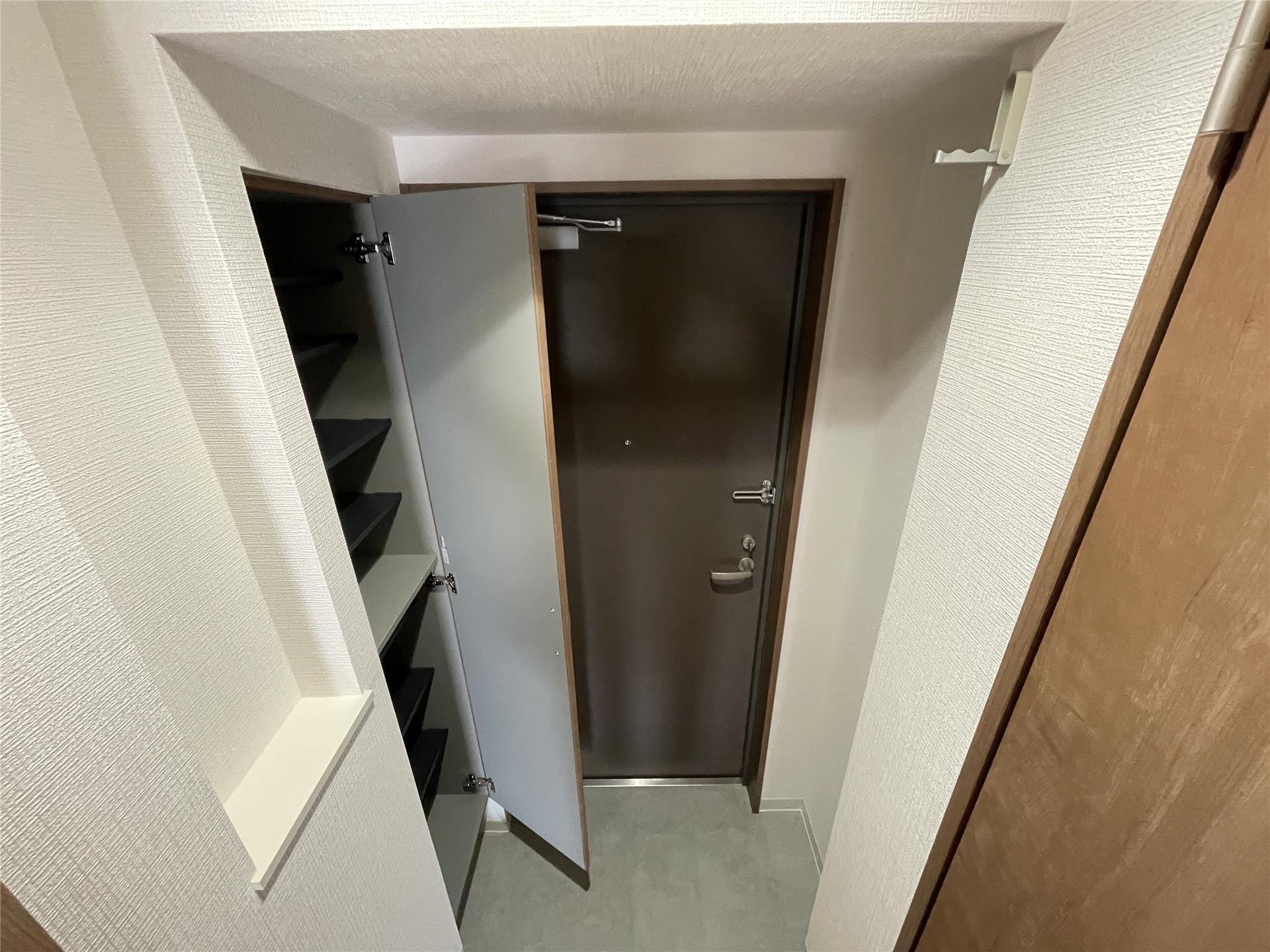 玄関　シューズボックス付きの玄関です