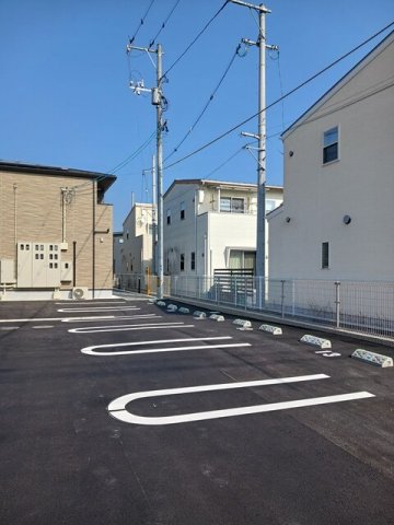 駐車場　駐車場があるので、車を買う予定の方も安心です