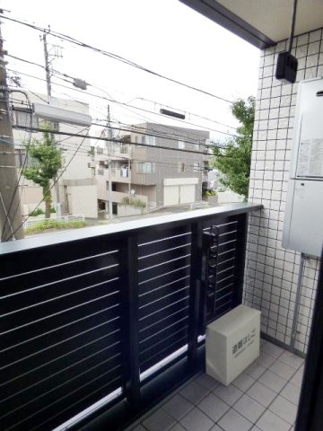 バルコニー　暖かな日差しのふりそそぐバルコニー♪