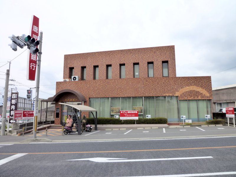 銀行　鹿児島銀行吉野支店（銀行）まで450m
