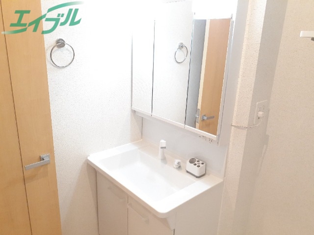 洗面設備　同型参考写真