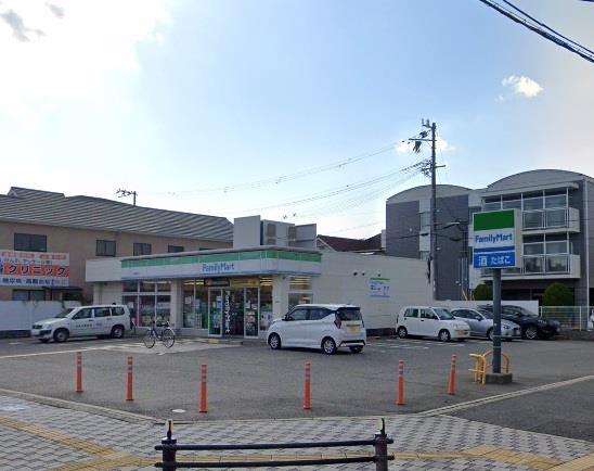 コンビニ　ファミリーマート西宮東町北店（コンビニ）まで64m