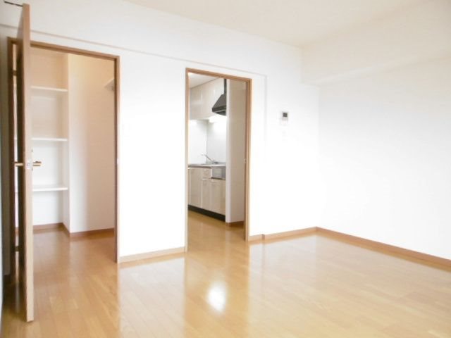 その他部屋・スペース　きれいなフローリングのお部屋です。