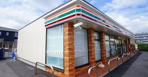 コンビニ　セブンイレブン（コンビニ）まで800m