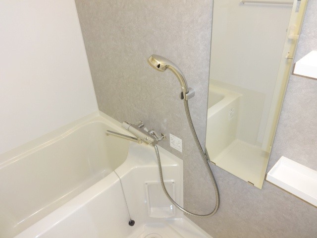 バス・シャワールーム　お風呂とトイレは別です♪ゆっくり疲れをおとり下さいませ。