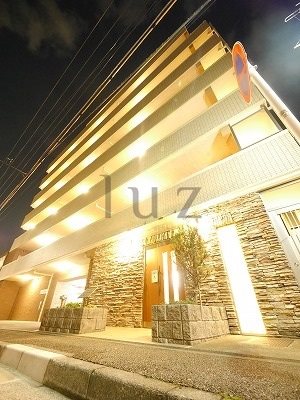 建物外観　重厚感ある外観です。