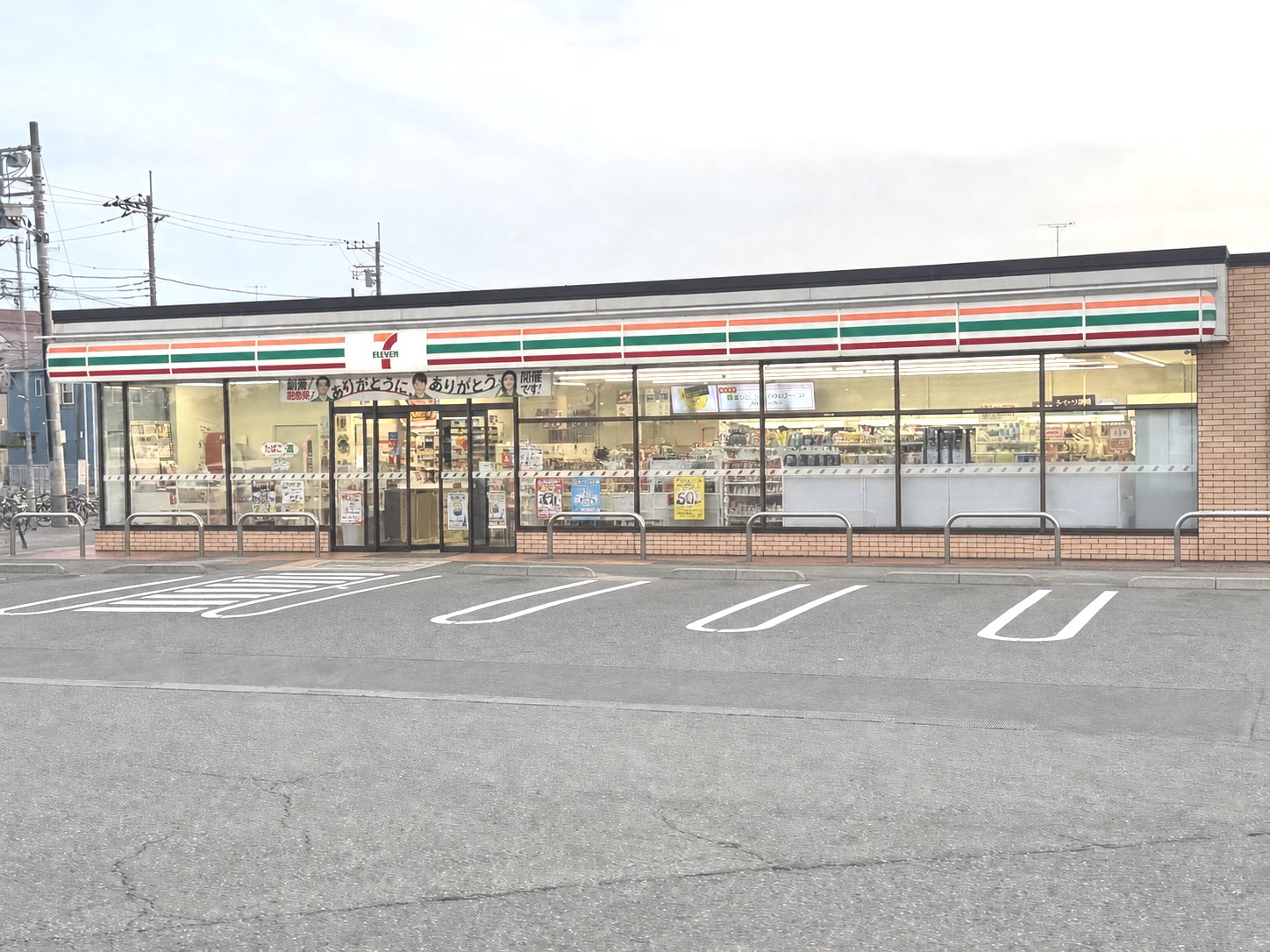 コンビニ　セブンイレブン川崎布田店（コンビニ）まで232m