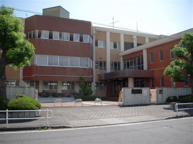 中学校　名古屋市立港明中学校（中学校）まで777m