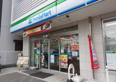 コンビニ　ファミリーマート 横浜子安通三丁目店（コンビニ）まで181m