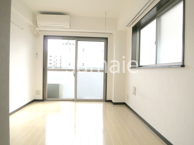 居室・リビング　２面採光の角部屋です。