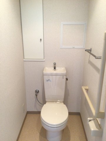 トイレ　※反転タイプの部屋の写真です。