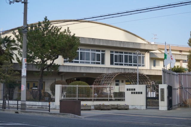 中学校　豊中市立第四中学校（中学校）まで313m