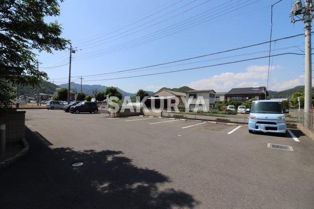 駐車場　北側駐車場