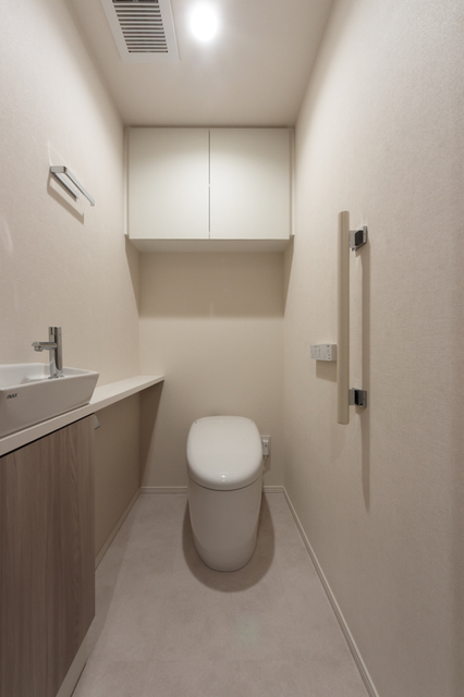 トイレ　※写真は同タイプ住戸です。