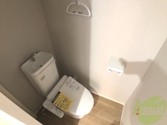 トイレ　嬉しいウォシュレット機能付きです。シャワートイレは便利ですね