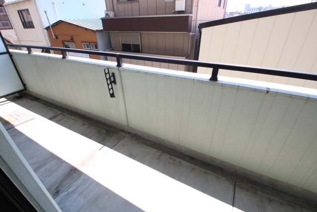 バルコニー　※別室の参考写真の為、現況優先です。
