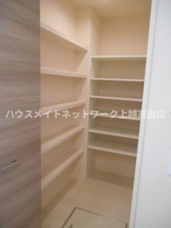 収納　パントリー収納