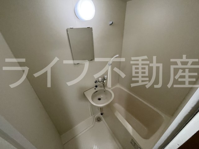 バス・シャワールーム　落ち着いた空間のお風呂です