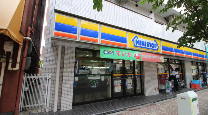 コンビニ　物件（コンビニ）まで210m