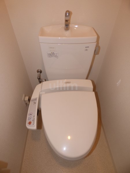 トイレ　違うお部屋の写真です。ご参考までに