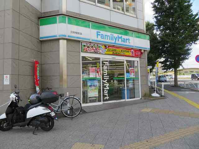 コンビニ　ファミリーマート（コンビニ）まで900m