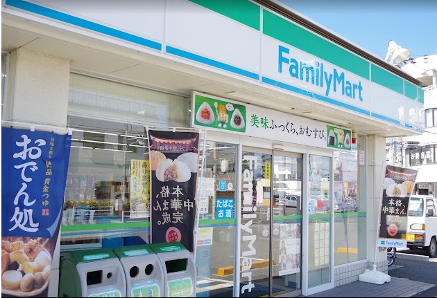 コンビニ　ファミリーマート 小浦忠岡東店（コンビニ）まで331m