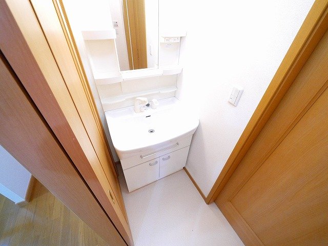 洗面設備　コンパクトで使いやすい洗面所