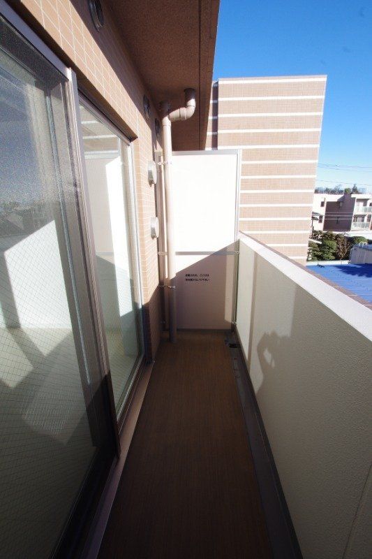 バルコニー　※同タイプの別のお部屋です。