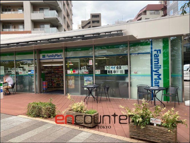 コンビニ　ファミリーマートさくらてらす五反田店（コンビニ）まで220m