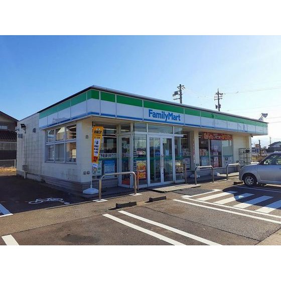 コンビニ　ファミリーマート南砺福野店（コンビニ）まで634m