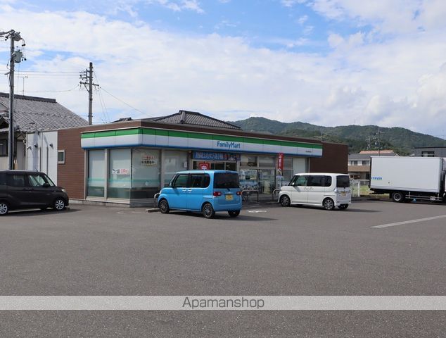 コンビニ　ファミリーマート岐阜粟野西店（コンビニ）まで744m