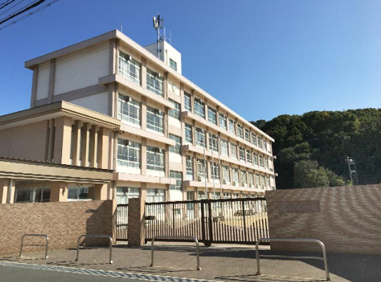 小学校　勝原小学校（小学校）まで702m