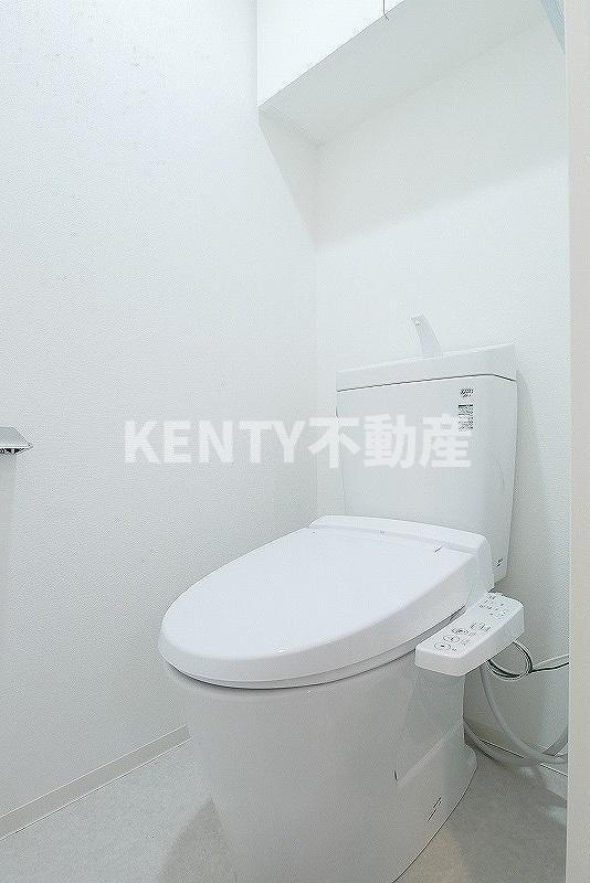 トイレ　落ち着いた色調のトイレです