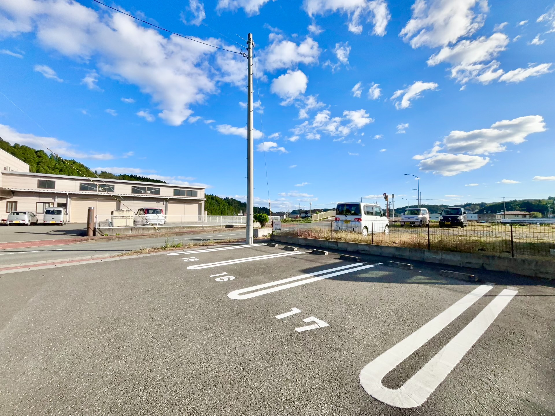 駐車場　駐車場部分・アスファルト舗装です♪