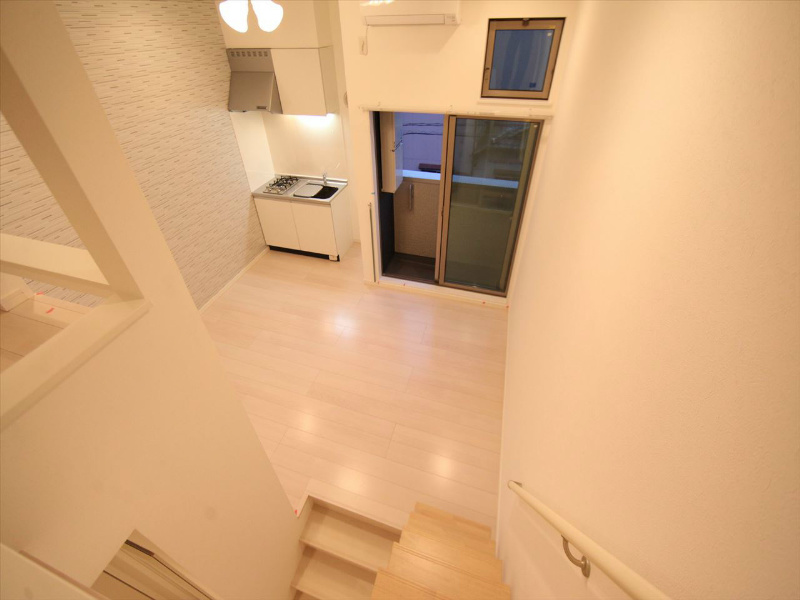 バルコニー　下階洋室8帖　上階ロフト5.4帖（収納でも部屋でも使えます）