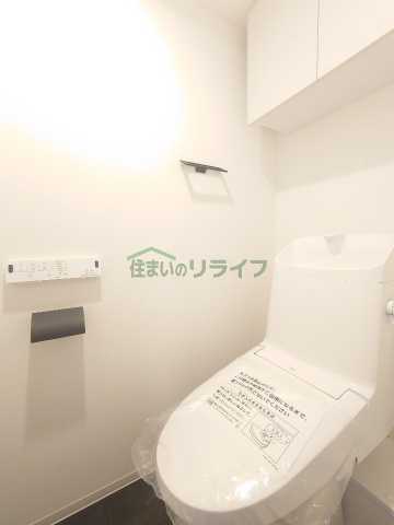 トイレ　※参考写真　同タイプ（間取り）の1405号室の写真です。
