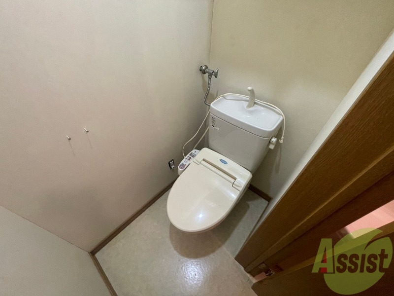 トイレ　こちらはトイレです。清潔感があり、安心して使用できます。