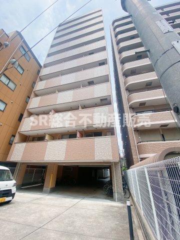 建物外観　駅徒歩8分と好立地♪敷地内駐車場もあり！