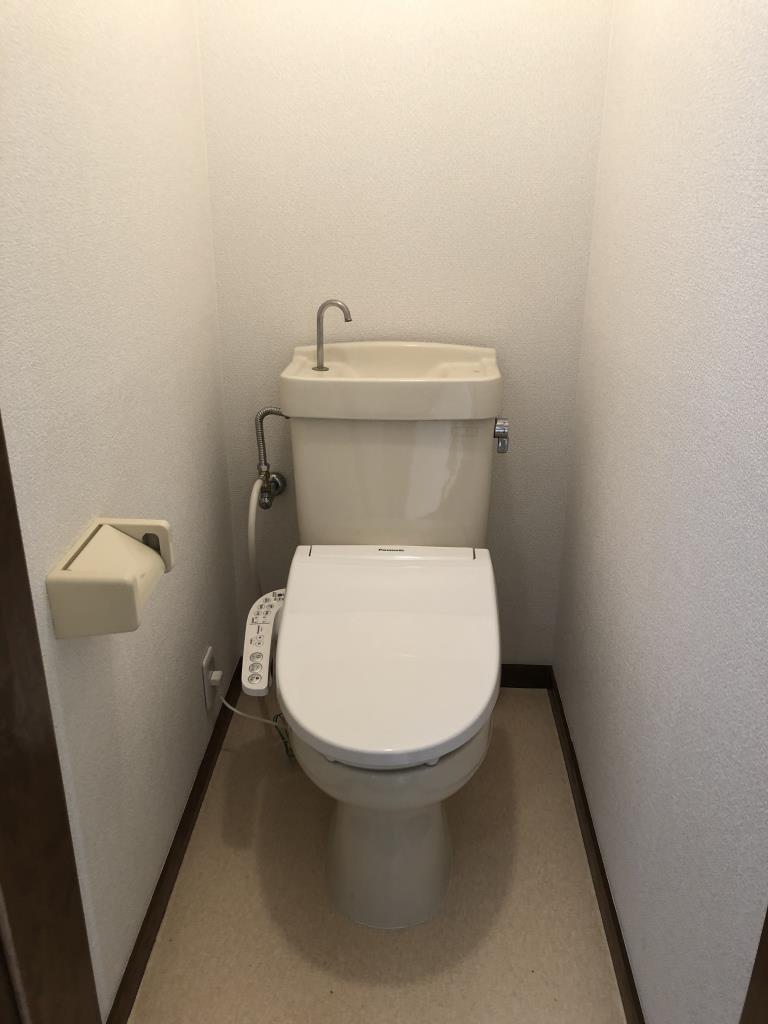 トイレ　温水洗浄便座付き