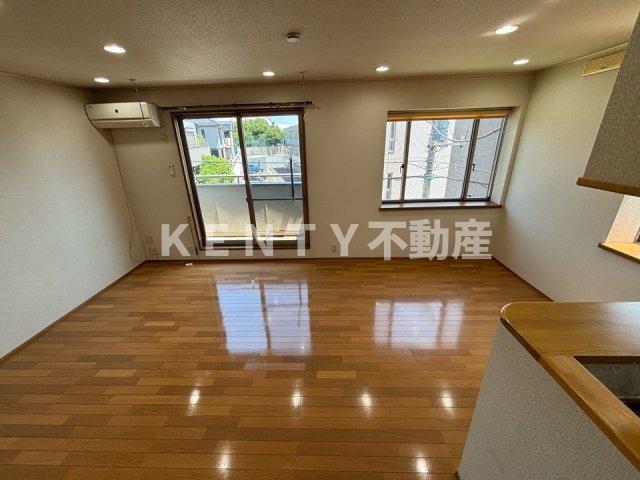 居室・リビング　こちらの居間で趣味の時間をお楽しみください